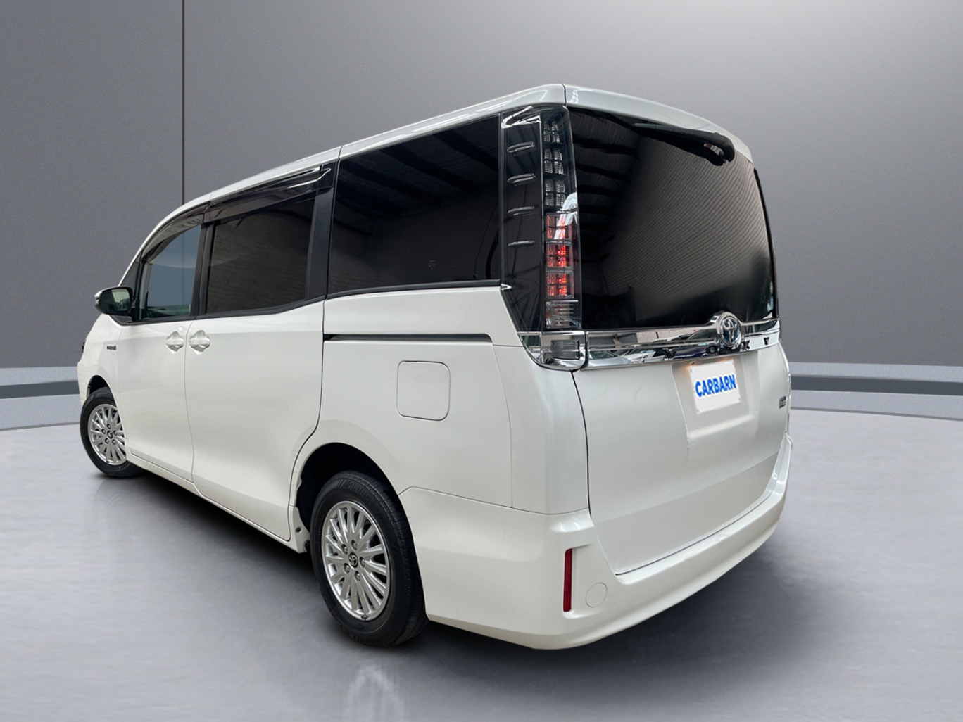 2015 Toyota Voxy Hybrid V vehicle photo photo 4