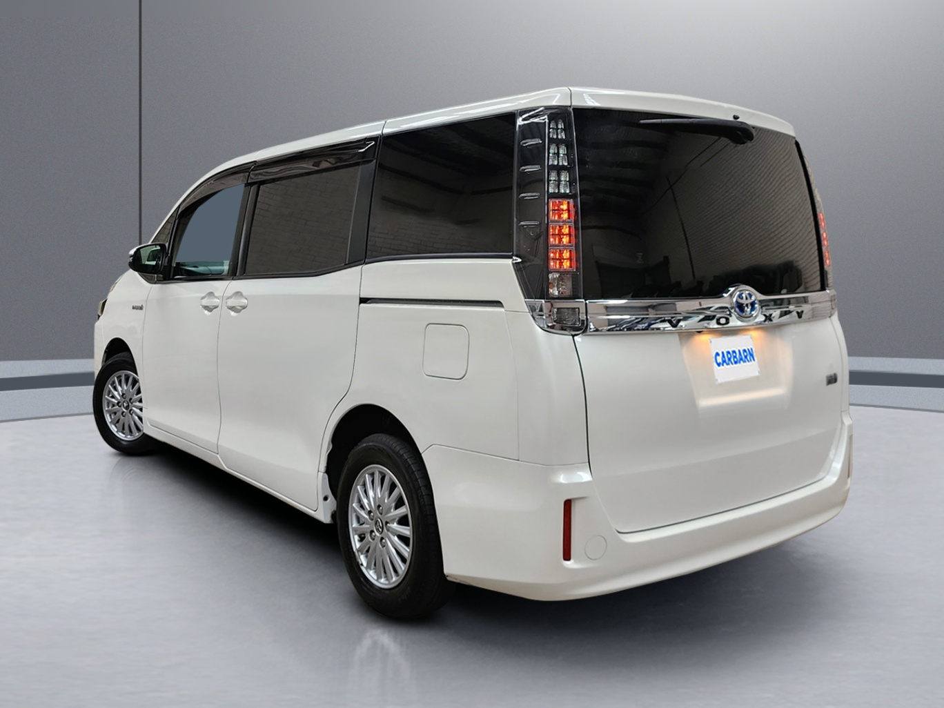 2015 Toyota Voxy Hybrid V vehicle photo photo 4