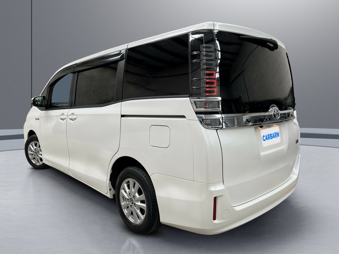 2020 Toyota Voxy Hybrid X vehicle photo photo 4