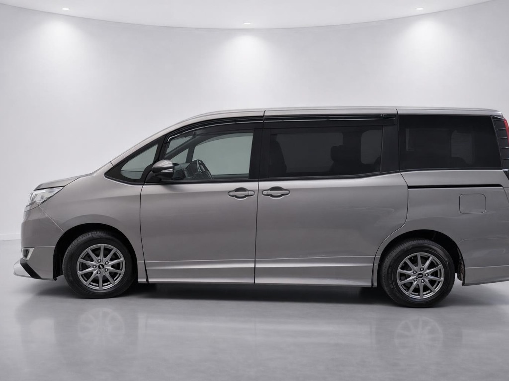 2020 Toyota Noah Hybrid X side exterior