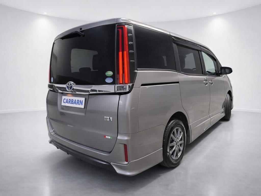 2020 Toyota Noah Hybrid X rear exterior photo 3