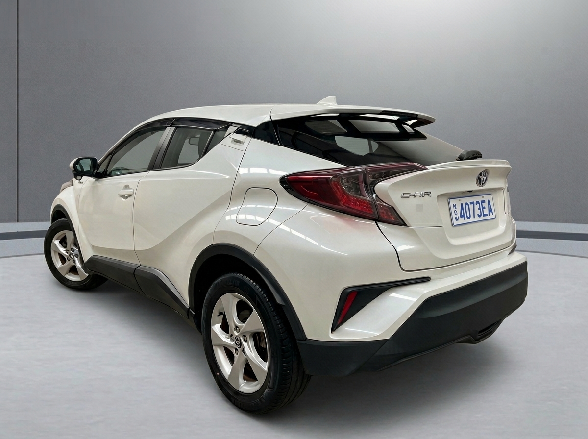 2018 Toyota C-HR S vehicle photo photo 4