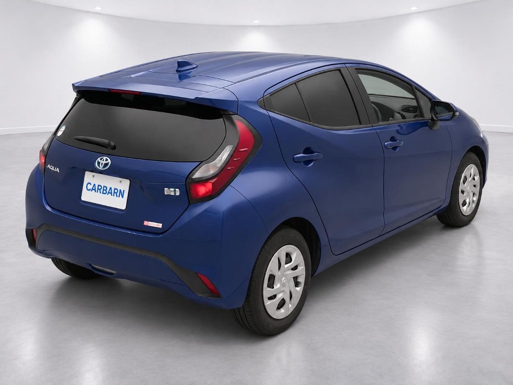 2022 Toyota Aqua X Hybrid rear exterior photo 2