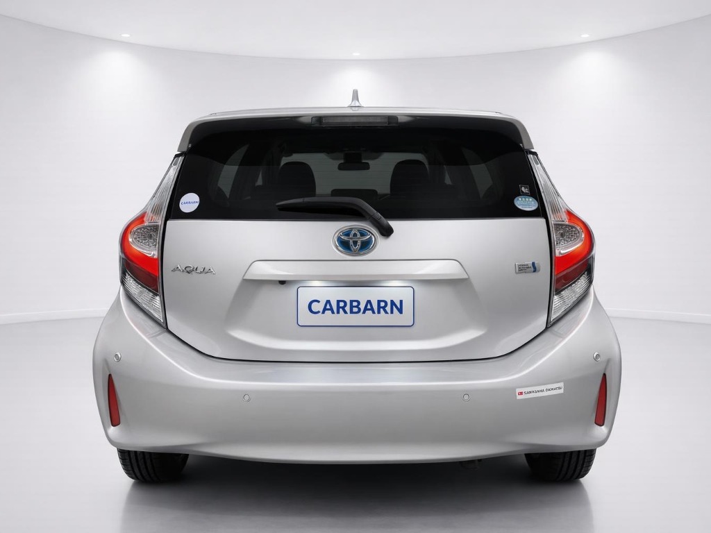 2019 Toyota Aqua Hybrid rear exterior photo 2