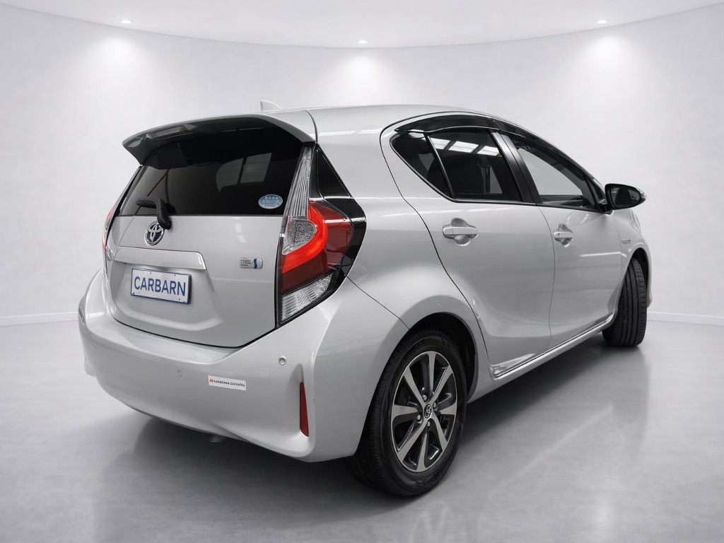 2019 Toyota Aqua Hybrid rear exterior photo 3