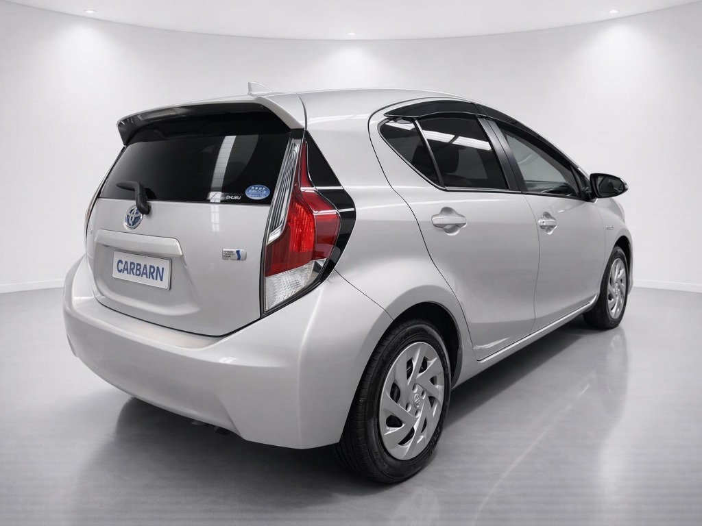 2016 Toyota Aqua S Welcab rear exterior photo 3