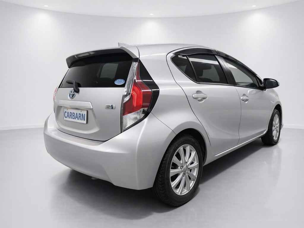 2017 Toyota Aqua S Hybrid rear exterior photo 3