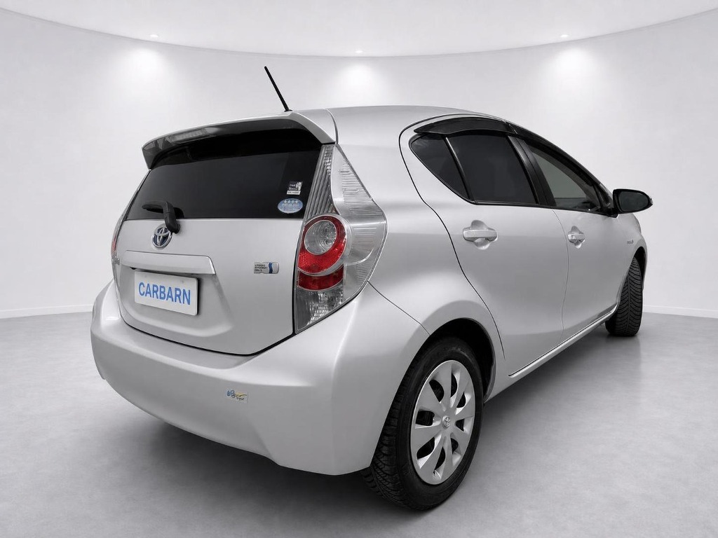 2014 Toyota Aqua G Hybrid rear exterior photo 3