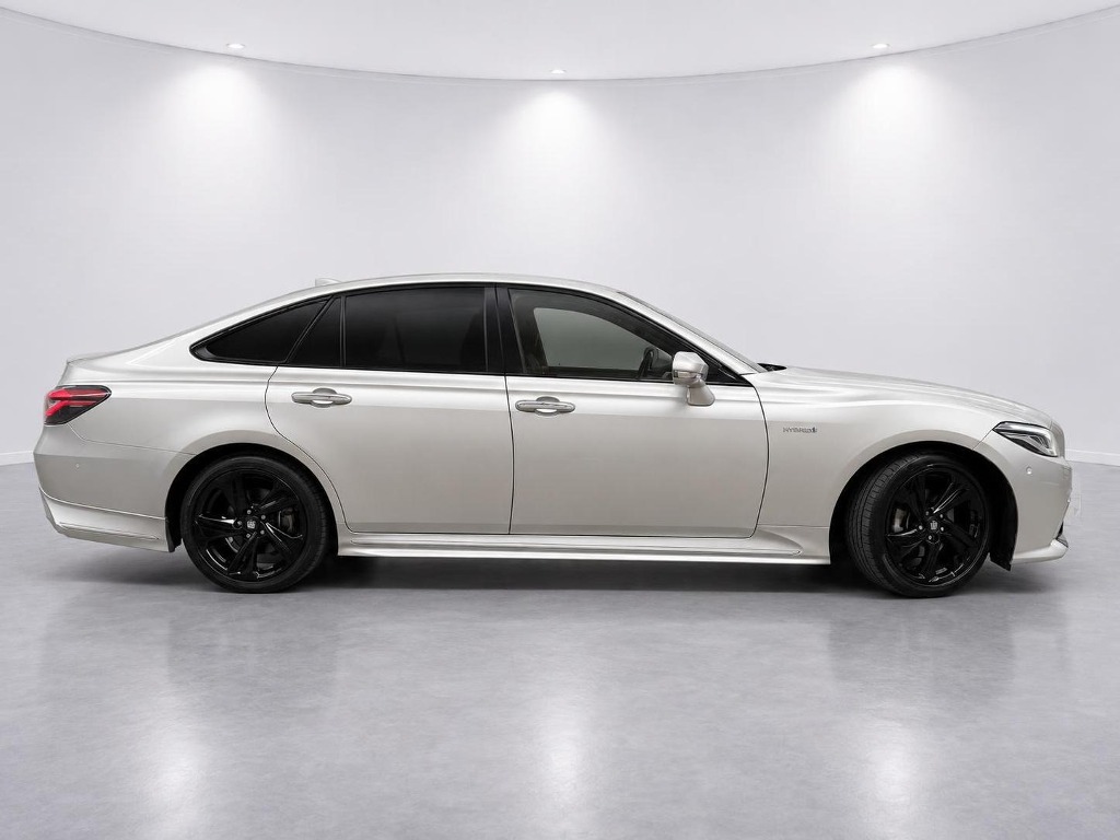 2018 Toyota Crown RS Advance side exterior photo 2