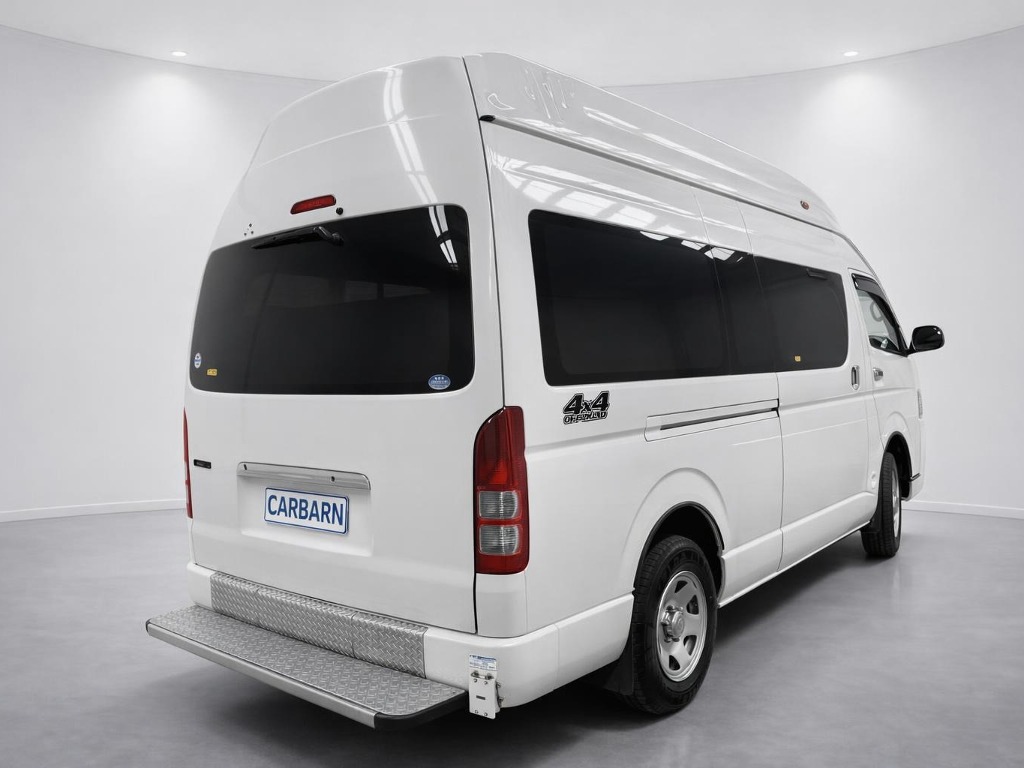 2011 Toyota Hiace 4WD rear exterior photo 3