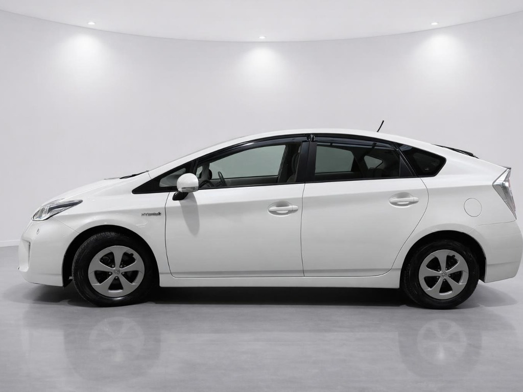 2013 Toyota Prius S Hybrid side exterior