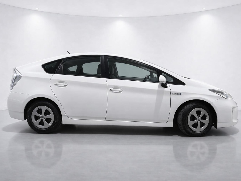 2013 Toyota Prius S Hybrid side exterior photo 2