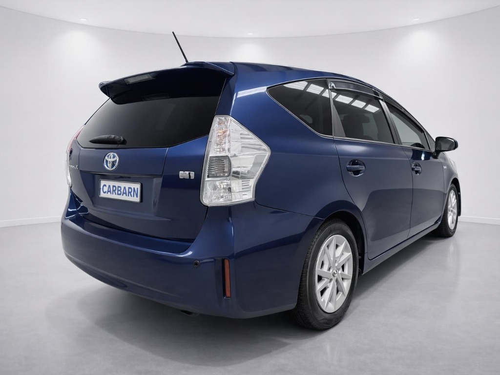 2014 Toyota Prius Alpha S Hybrid rear exterior photo 3