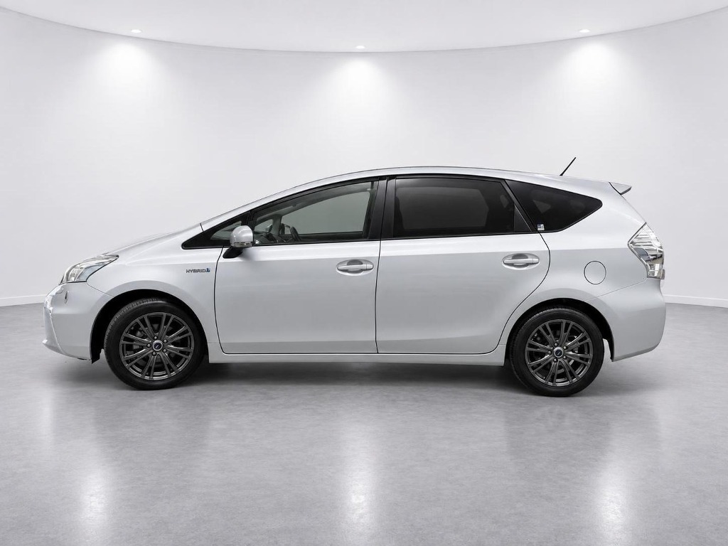 2014 Toyota Prius Alpha S Hybrid side exterior