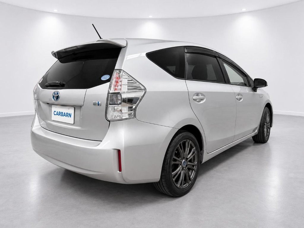 2014 Toyota Prius Alpha S Hybrid rear exterior photo 3