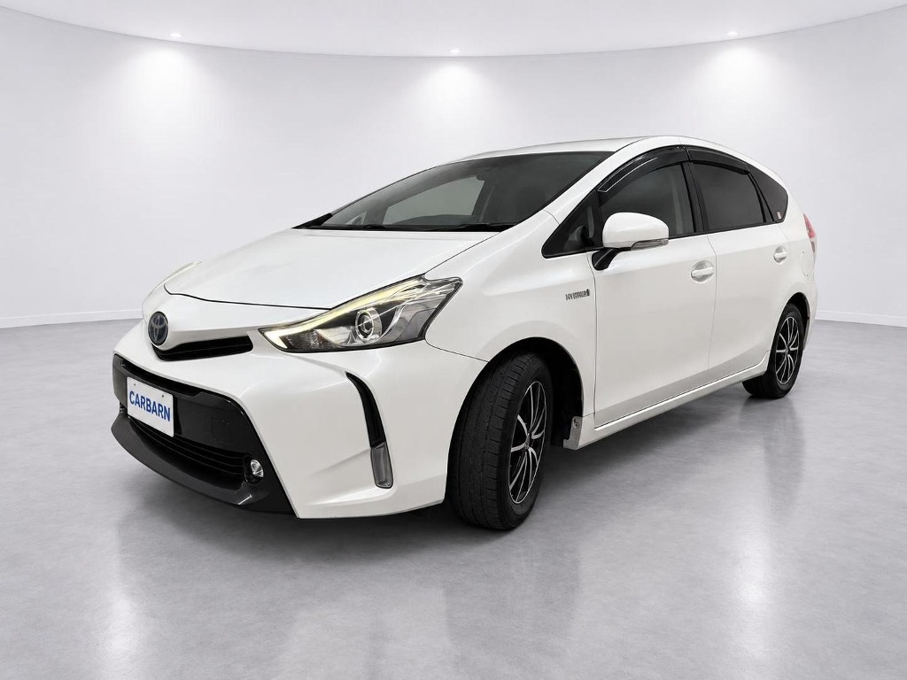 2016 Toyota Prius Alpha S Hybrid front exterior at Carbarn Lidcombe photo 2